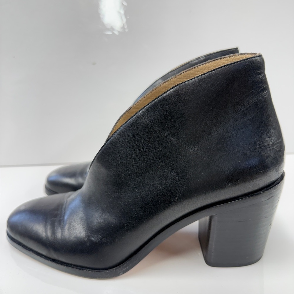 Pour La Victoire Leather Upper & Sole Ankle Bootie V Block 3” Heel Black Size 10